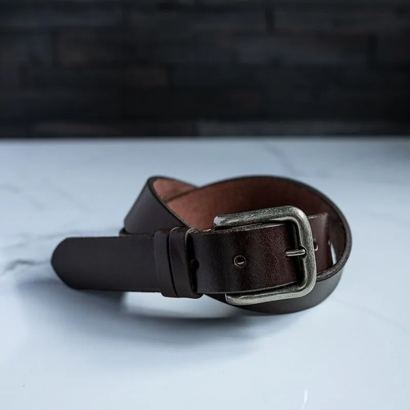 Men's dark brown dockers belt for golfing.