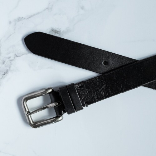 Men's black leather dress belt for golfing or khaki's.