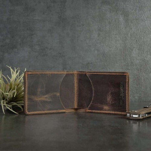 The Minimalist Wallet made with genuine cowhide leather