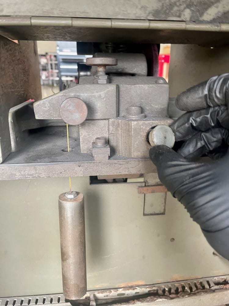 Lower bandknife guide reset on SAS leather splitting machine