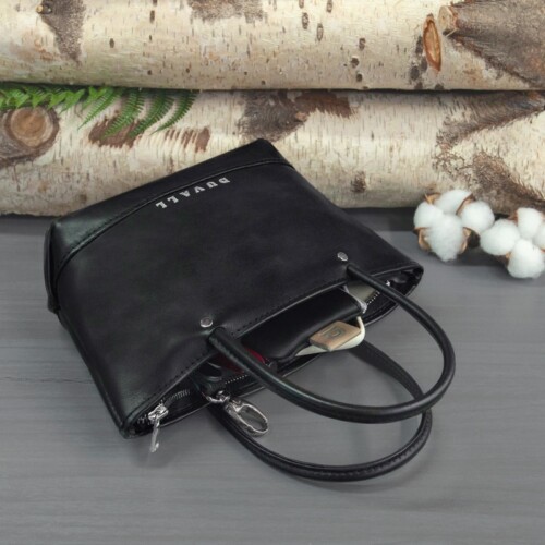 minialist purse to take on a night out