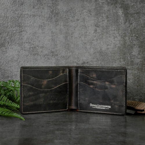 Mens bifold wallet with pockets for credit cards with a cowboy leather look.