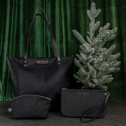 Black leather handbag gift idea for women 2023 black Friday deal.